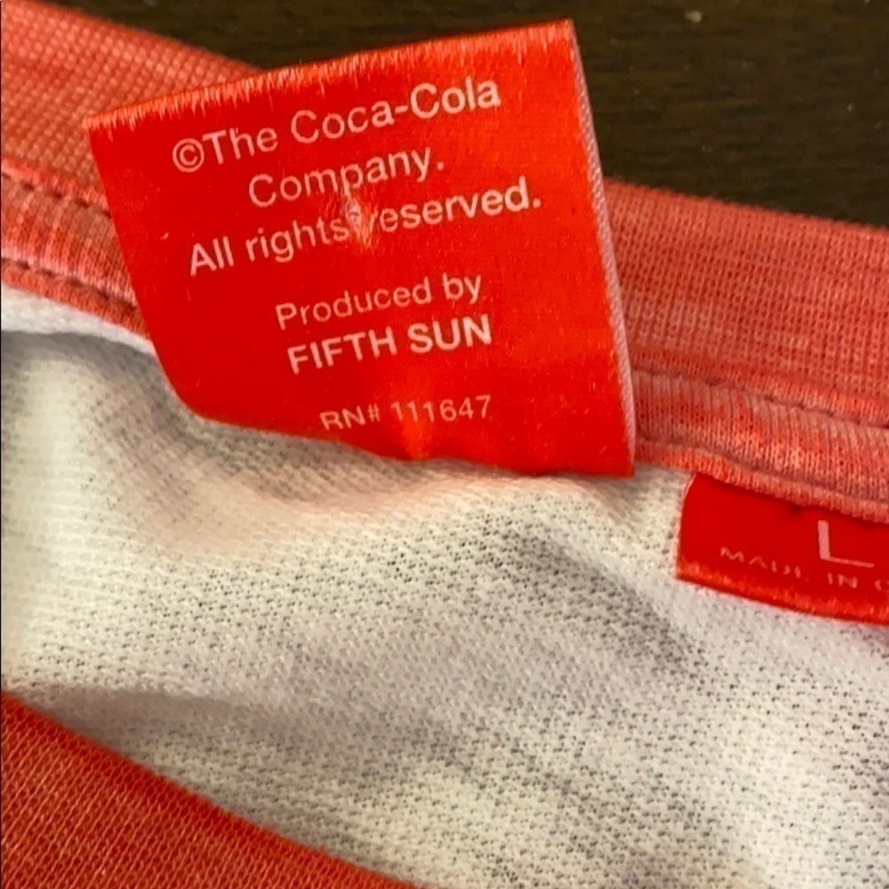 THE Coca-Cola Cropped Shirt - Picture 4 of 6